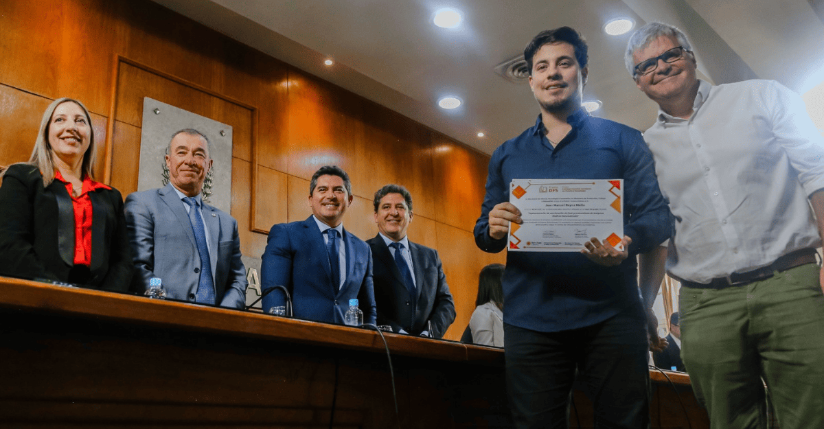 Orrego entregó el Premio Sarmiento 2025 y destacó el valor de la ciencia y la innovación. Orrego entregó el Premio Sarmiento 2025 y destacó el valor de la ciencia y la innovación.