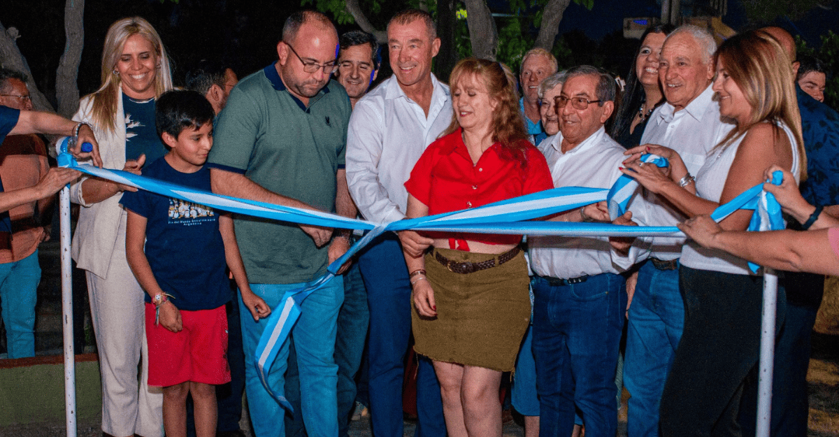 Miodowsky inauguró la remodelación integral de la histórica Plaza del Barrio Camus Miodowsky inauguró la remodelación integral de la histórica Plaza del Barrio Camus