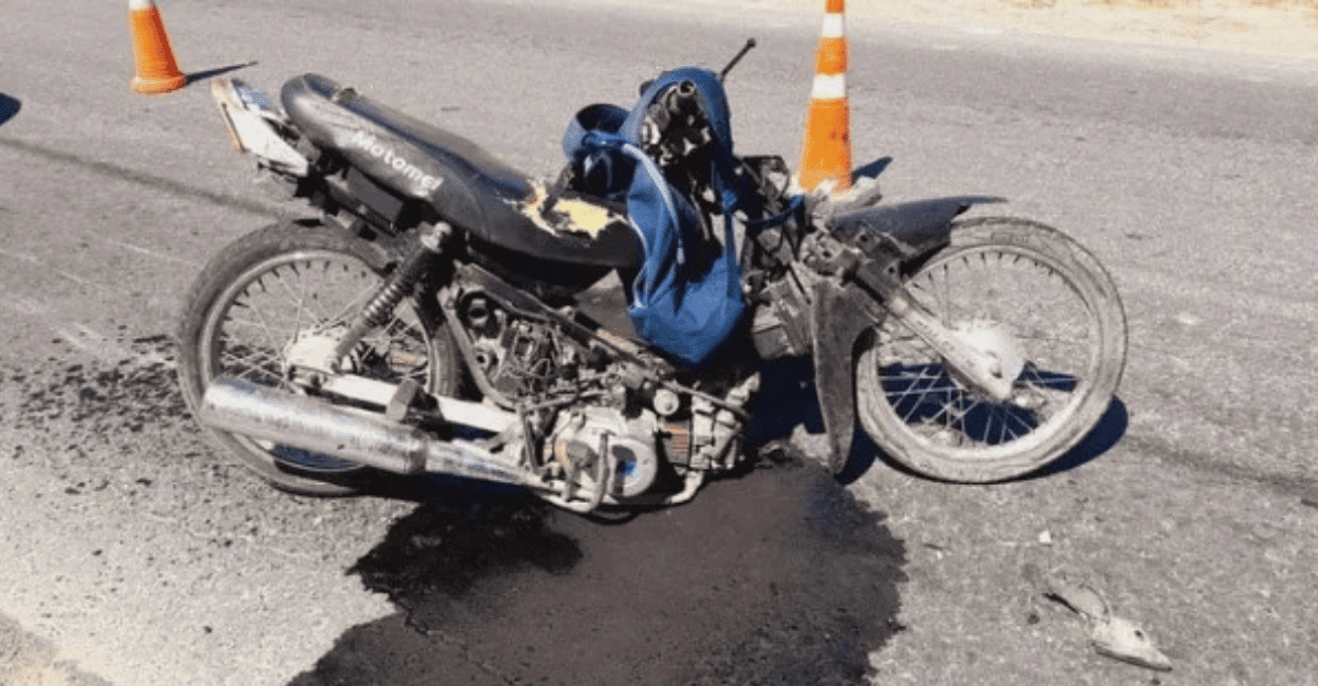 Grave accidente en Pocito: un joven motociclista lucha por su vida tras chocar contra un tractor