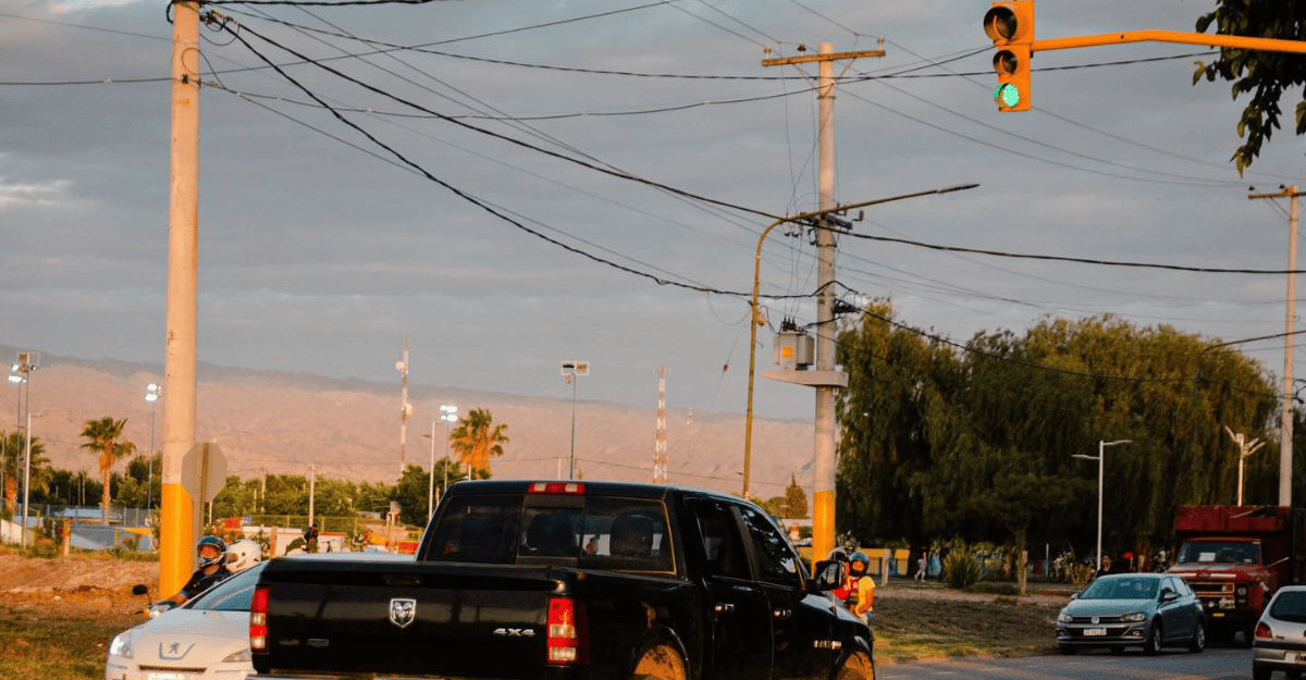 Caucete:Ya funciona el nuevo semáforo en Ruta 270 y Avenida de los Ríos Caucete:Ya funciona el nuevo semáforo en Ruta 270 y Avenida de los Ríos