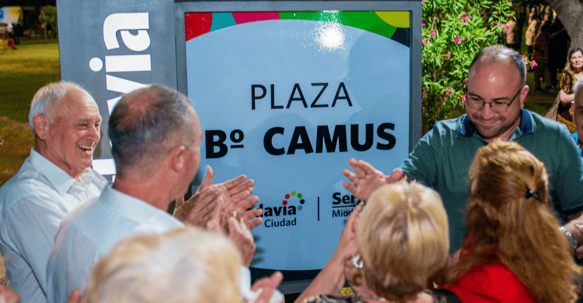 Miodowsky inauguró la remodelación integral de la histórica Plaza del Barrio Camus Miodowsky inauguró la remodelación integral de la histórica Plaza del Barrio Camus