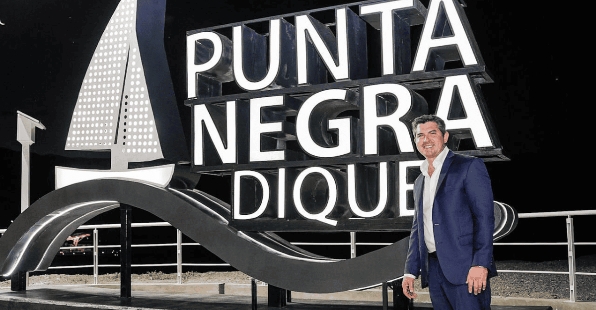 Orrego inauguró los nuevos miradores en el dique Punta Negra Orrego inauguró los nuevos miradores en el dique Punta Negra