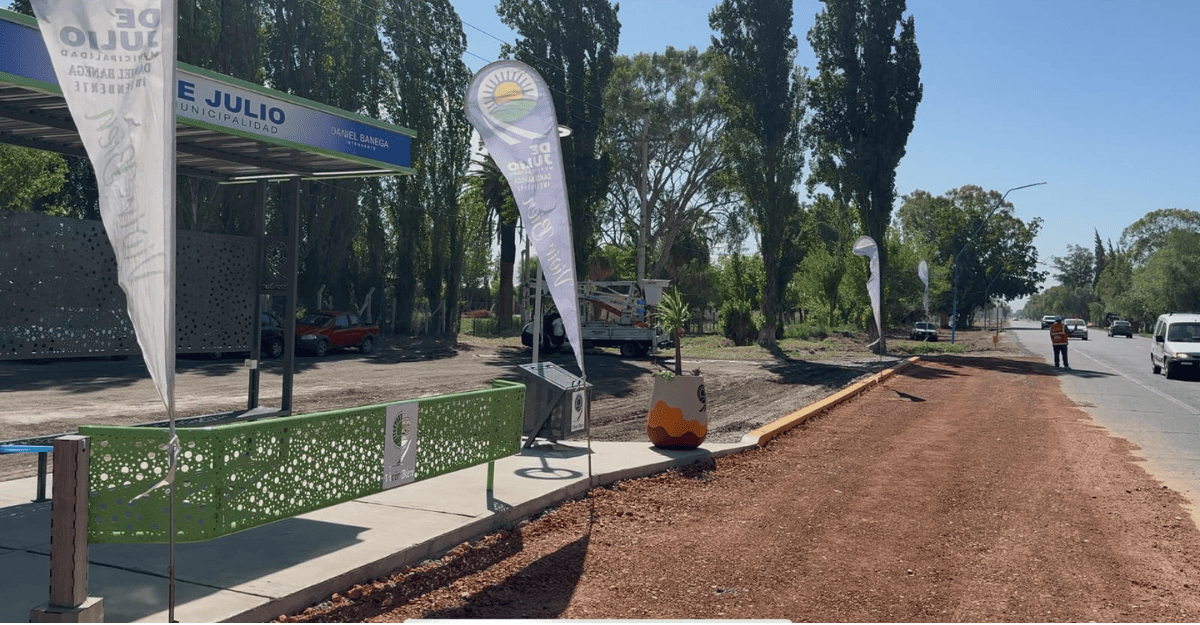 9 de Julio inauguró dársenas y paradas de colectivo sobre Ruta 20 9 de Julio inauguró dársenas y paradas de colectivo sobre Ruta 20