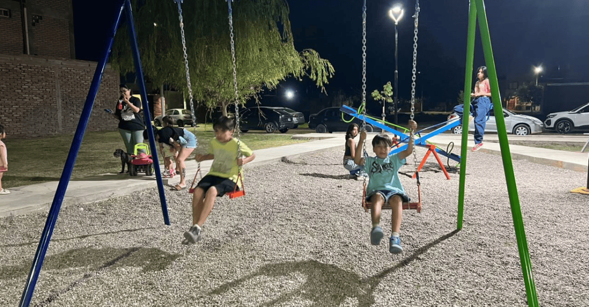 Rivadavia inauguró la Plaza Las Camelias en el barrio Rumbos Rivadavia inauguró la Plaza Las Camelias en el barrio Rumbos