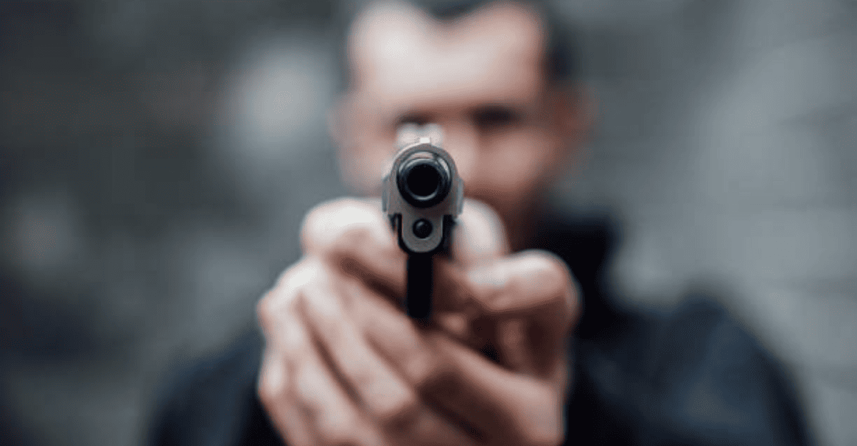 Impactante video: hombre armado apuntó a niños en Rawson