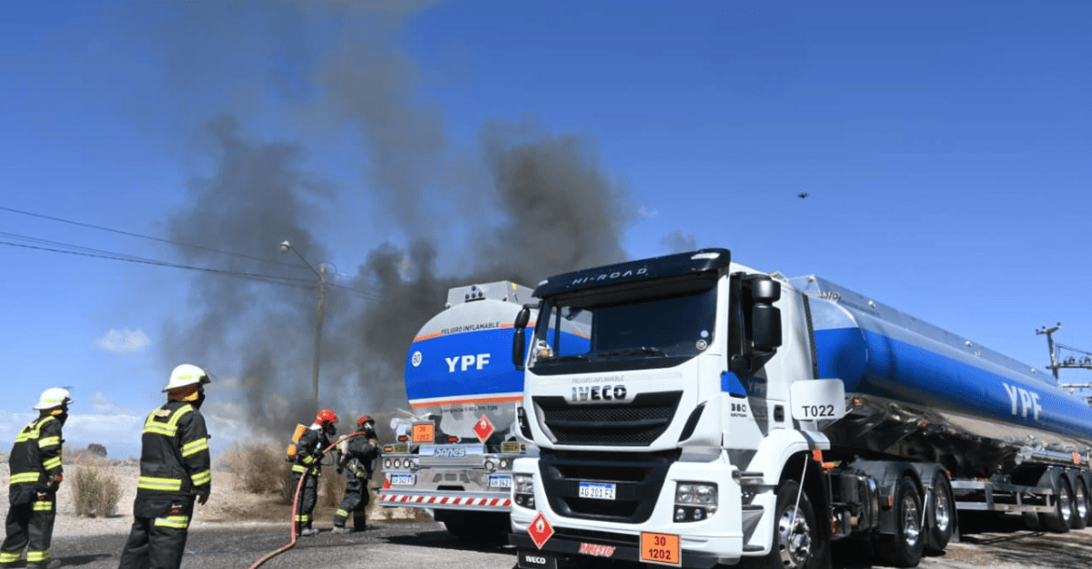 Simulacro de derrame e incendio en Iglesia con participación de organismos y apoyo municipal. Simulacro de derrame e incendio en Iglesia con participación de organismos y apoyo municipal.