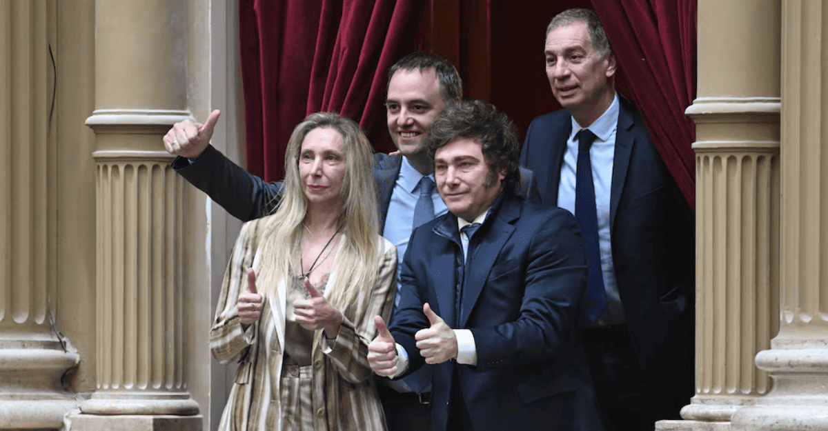 Tensión en el Congreso por el ingreso de Milei mientras juraban los diputados sanjuaninos. Tensión en el Congreso por el ingreso de Milei mientras juraban los diputados sanjuaninos.