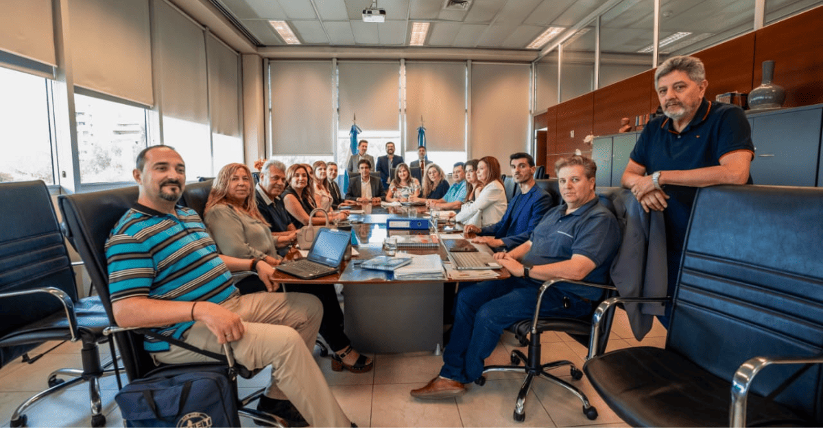 Gobierno y sindicatos docentes analizaron una oferta salarial Gobierno y sindicatos docentes analizaron una oferta salarial