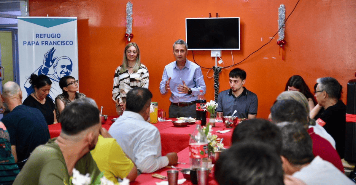 El ministro Carlos Platero compartió la Nochebuena con personas en situación de calle El ministro Carlos Platero compartió la Nochebuena con personas en situación de calle