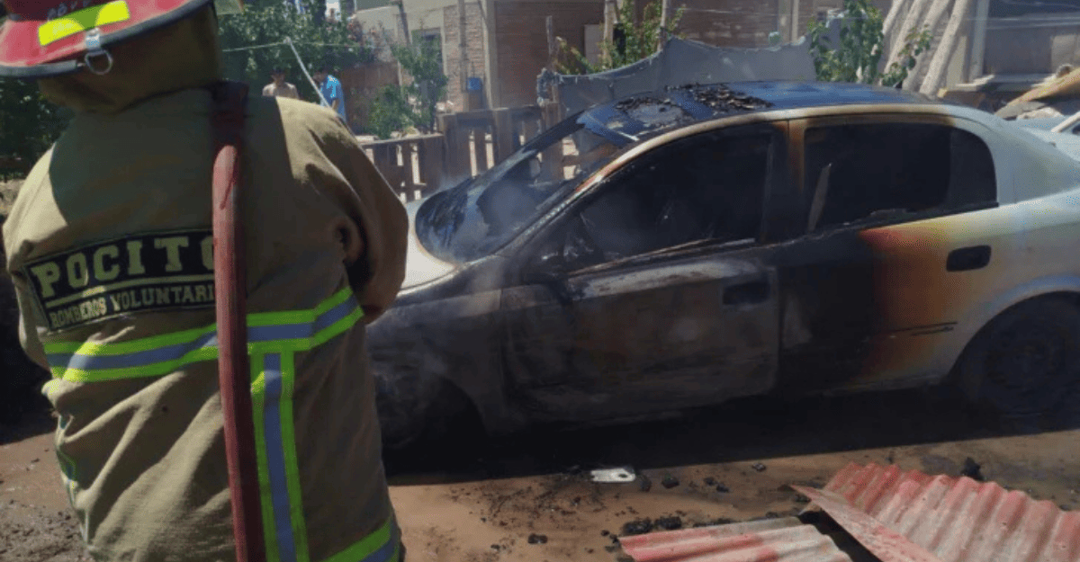 Pocito: se prendió fuego un vehículo dentro de un taller mecánico del Barrio Cruce de los Andes