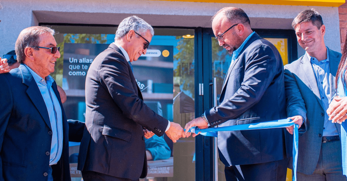 Miodowsky inauguró el cajero en Marquesado 