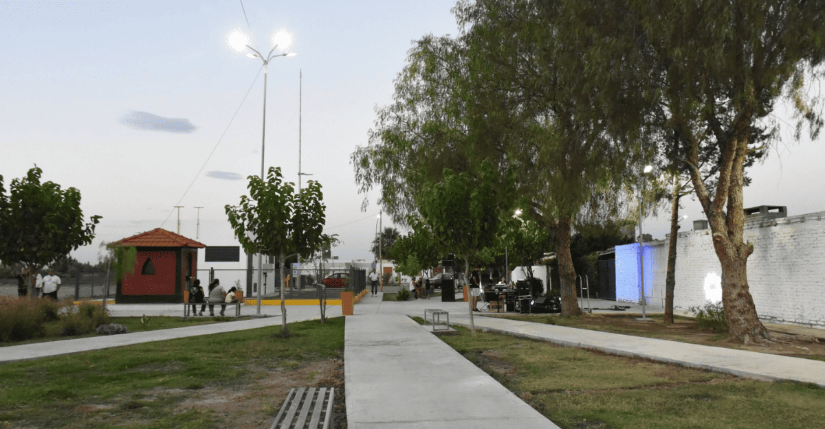 25 de Mayo habilitó la plazoleta de Los Algarrobos con mejoras e infraestructura renovada. 25 de Mayo habilitó la plazoleta de Los Algarrobos con mejoras e infraestructura renovada.