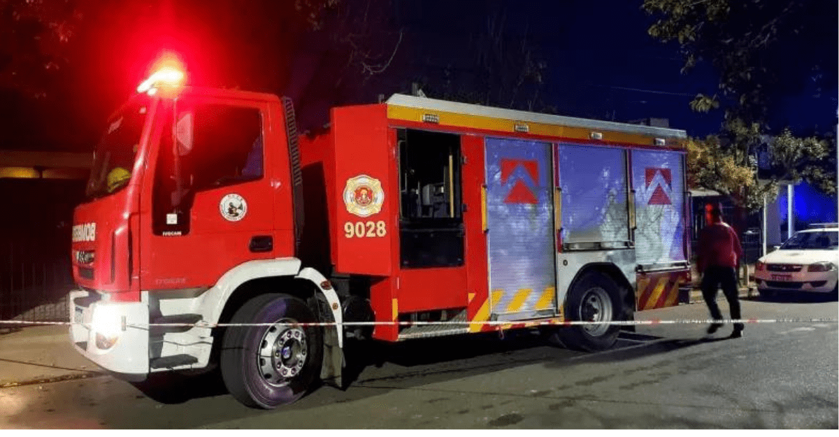 Rawson: un policía intoxicado por humo al intentar apagar un incendio Rawson: un policía intoxicado por humo al intentar apagar un incendio