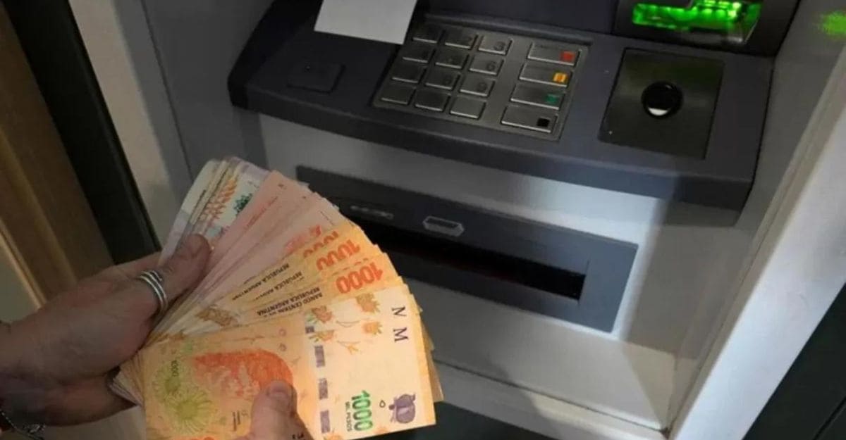 Estatales cobran el 30 de enero con un incremento del 2,8%. Estatales cobran el 30 de enero con un incremento del 2,8%.