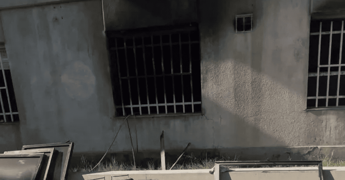 Pérdidas totales en un departamento de Capital tras un incendio por falla eléctrica. Pérdidas totales en un departamento de Capital tras un incendio por falla eléctrica.