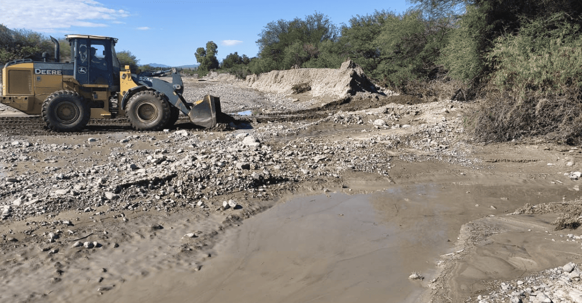 Orrego anunció un plan para reforzar defensas hídricas tras las tormentas en San Juan. Orrego anunció un plan para reforzar defensas hídricas tras las tormentas en San Juan.