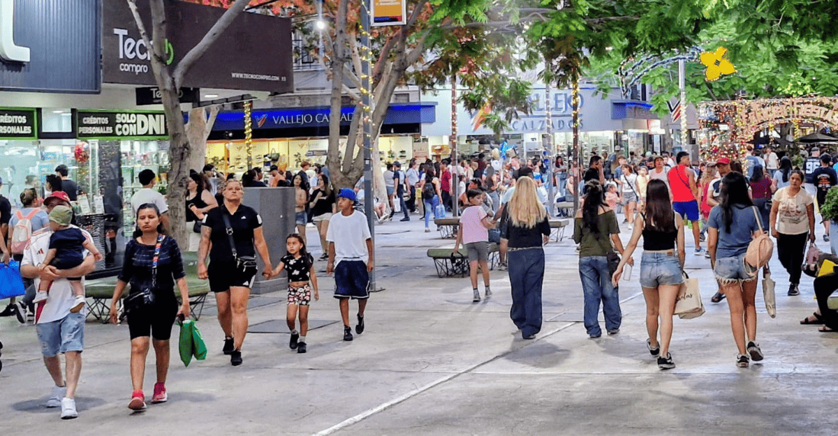 Reyes Magos: el microcentro sanjuanino registró un repunte de ventas de último momento Reyes Magos: el microcentro sanjuanino registró un repunte de ventas de último momento