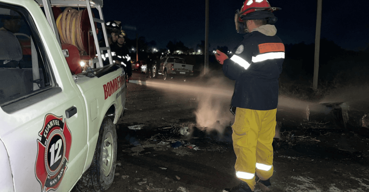 Más de 50 familias asistidas y 26 evacuados tras el temporal en Rivadavia. Más de 50 familias asistidas y 26 evacuados tras el temporal en Rivadavia.
