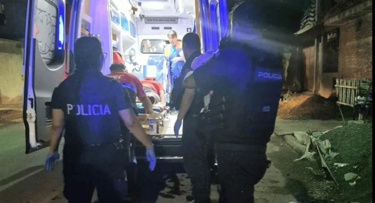 Una mujer dio a luz en plena calle en 25 de Mayo y fue asistida por la policía.