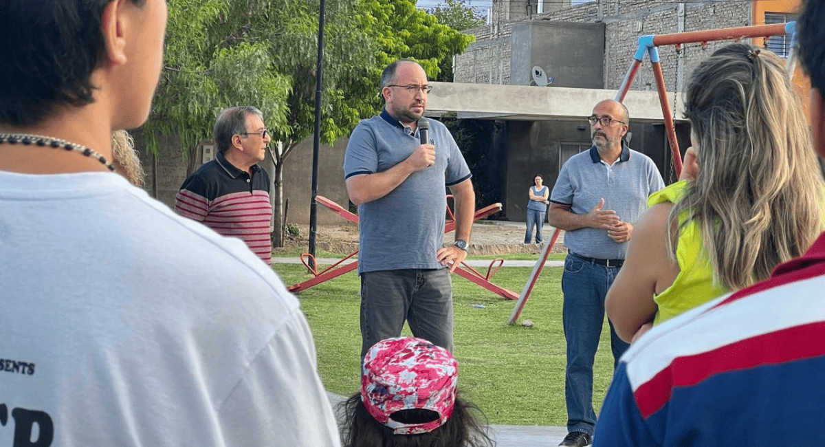 Miodowsky visitó el barrio Posta del Ángel y anunció la pavimentación Miodowsky visitó el barrio Posta del Ángel y anunció la pavimentación