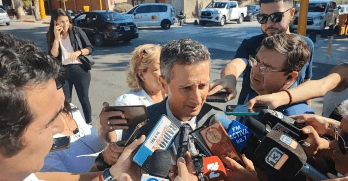 Platero confirmó la entrega de kits escolares desde el próximo miércoles. Platero confirmó la entrega de kits escolares desde el próximo miércoles.