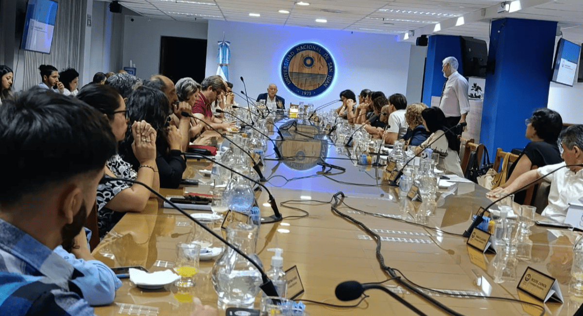 La UNSJ declaró la emergencia salarial y pidió aplicar la Ley de Financiamiento Universitario.