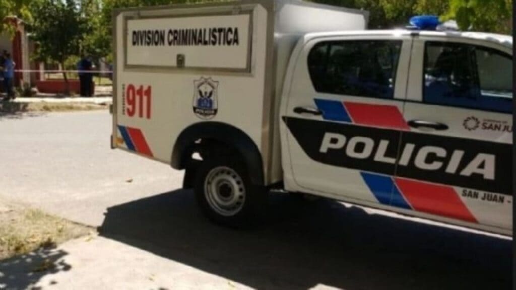 Conductor falleció al volante en Rawson y generó un operativo de emergencia. Conductor falleció al volante en Rawson y generó un operativo de emergencia.