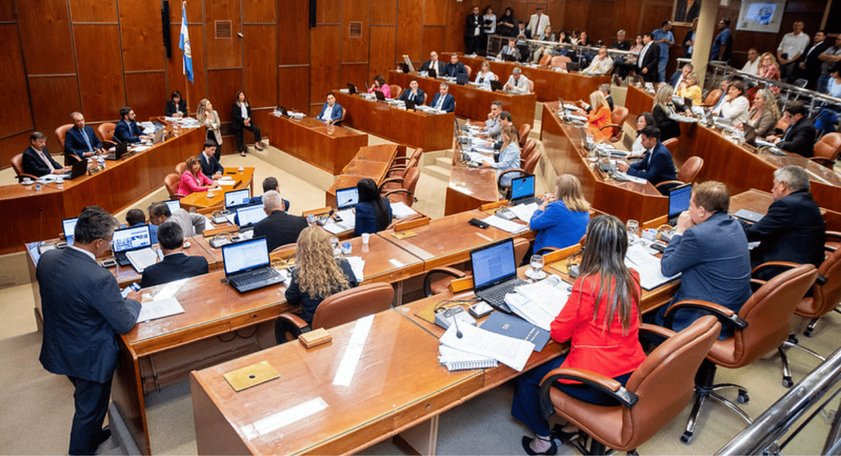 Sesión Extraordinaria: legisladores tratan obras, convenios y reformas.