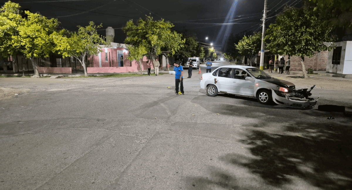 Un joven murió y otro está grave tras chocar en moto contra un auto en Rawson
