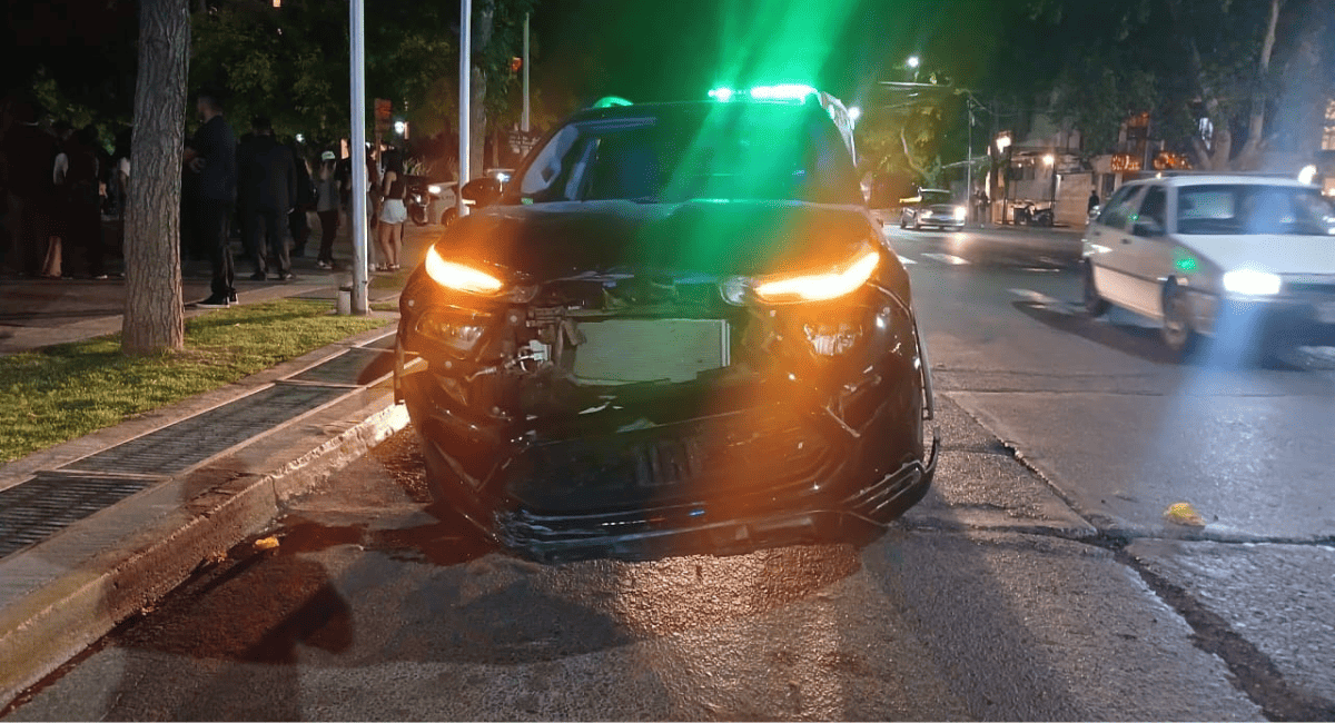 Choque entre dos camionetas en pleno centro Choque entre dos camionetas en pleno centro