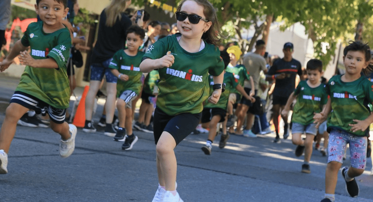 Niños de 4 a 14 años brillaron en el IRONMAN Kids 2026 Niños de 4 a 14 años brillaron en el IRONMAN Kids 2026