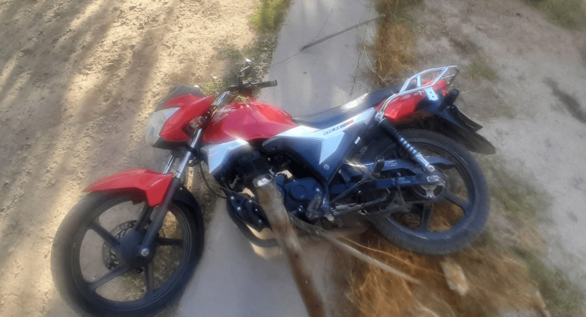 Pareja detenida en Villa Hipódromo tras persecución y secuestro de un celular robado Pareja detenida en Villa Hipódromo tras persecución y secuestro de un celular robado