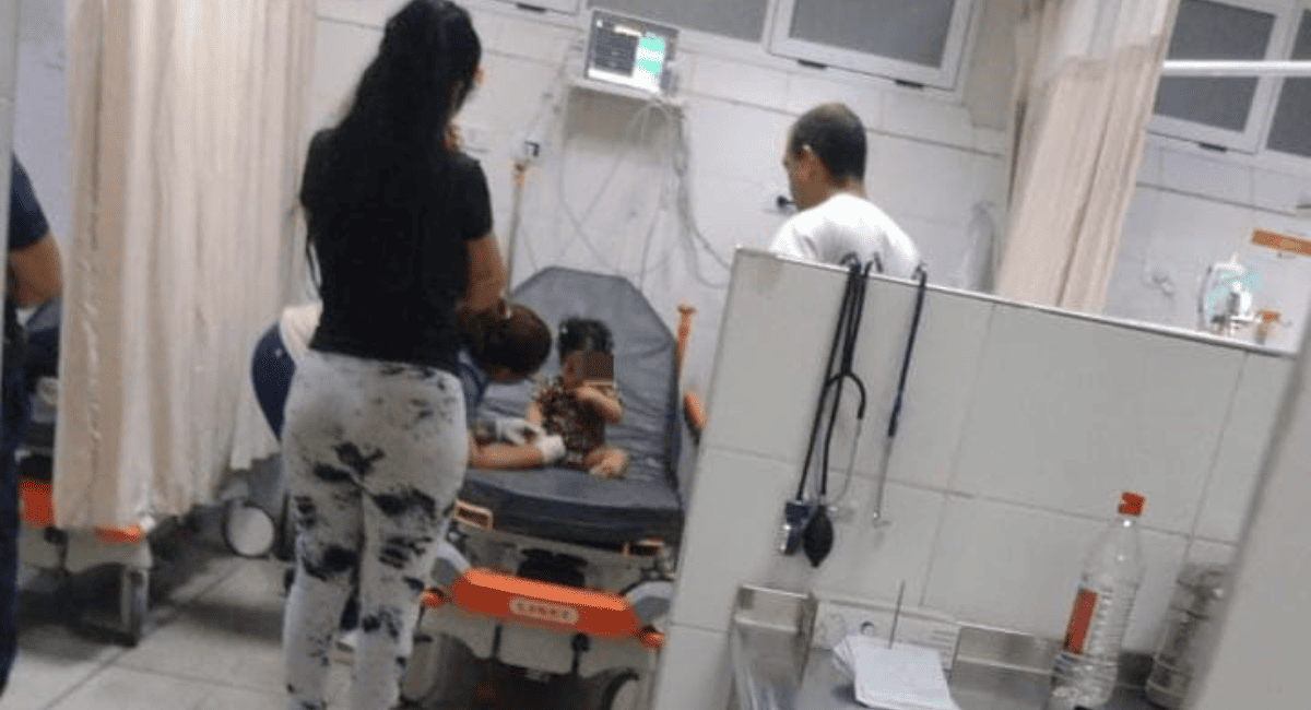 Policías de Rawson salvaron a una bebé que se asfixiaba con un sonajero. Policías de Rawson salvaron a una bebé que se asfixiaba con un sonajero.