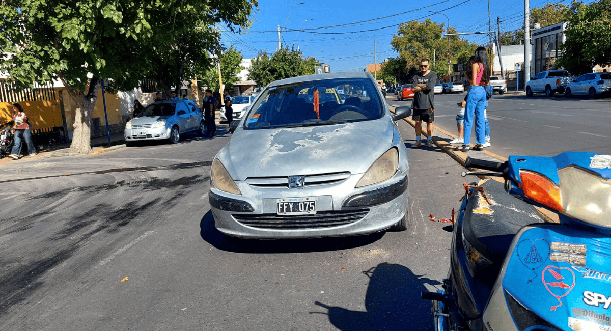 Violento triple choque en Ignacio de la Roza dejó heridos