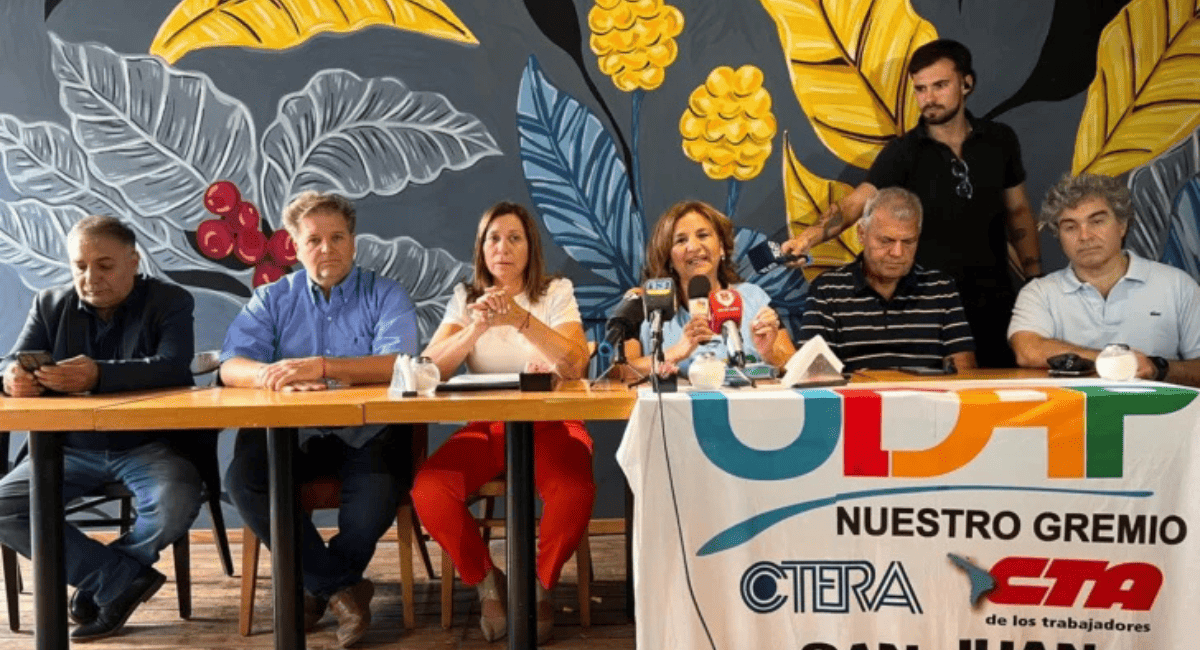 Servicios mínimos frenan el paro docente en San Juan. Servicios mínimos frenan el paro docente en San Juan.