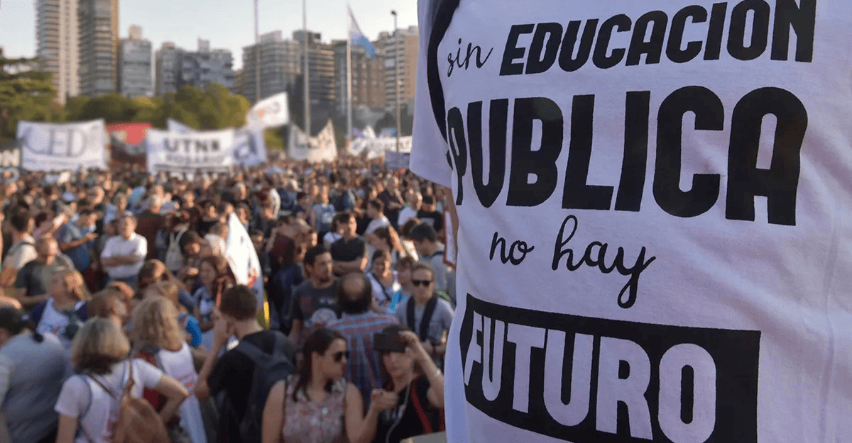 Comienza la tercera semana del paro universitario: reclaman la inmediata aplicación de la Ley de Financiamiento Comienza la tercera semana del paro universitario: reclaman la inmediata aplicación de la Ley de Financiamiento