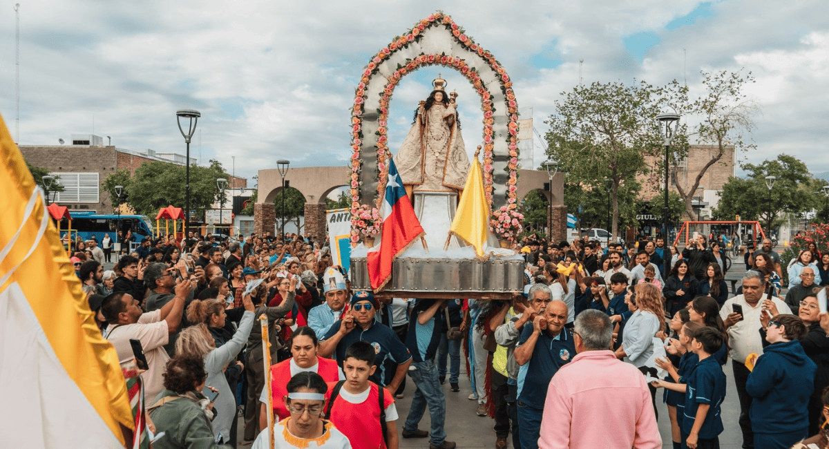Emoción en Villa Krause por la visita inédita de la Virgen de Andacollo. Emoción en Villa Krause por la visita inédita de la Virgen de Andacollo.