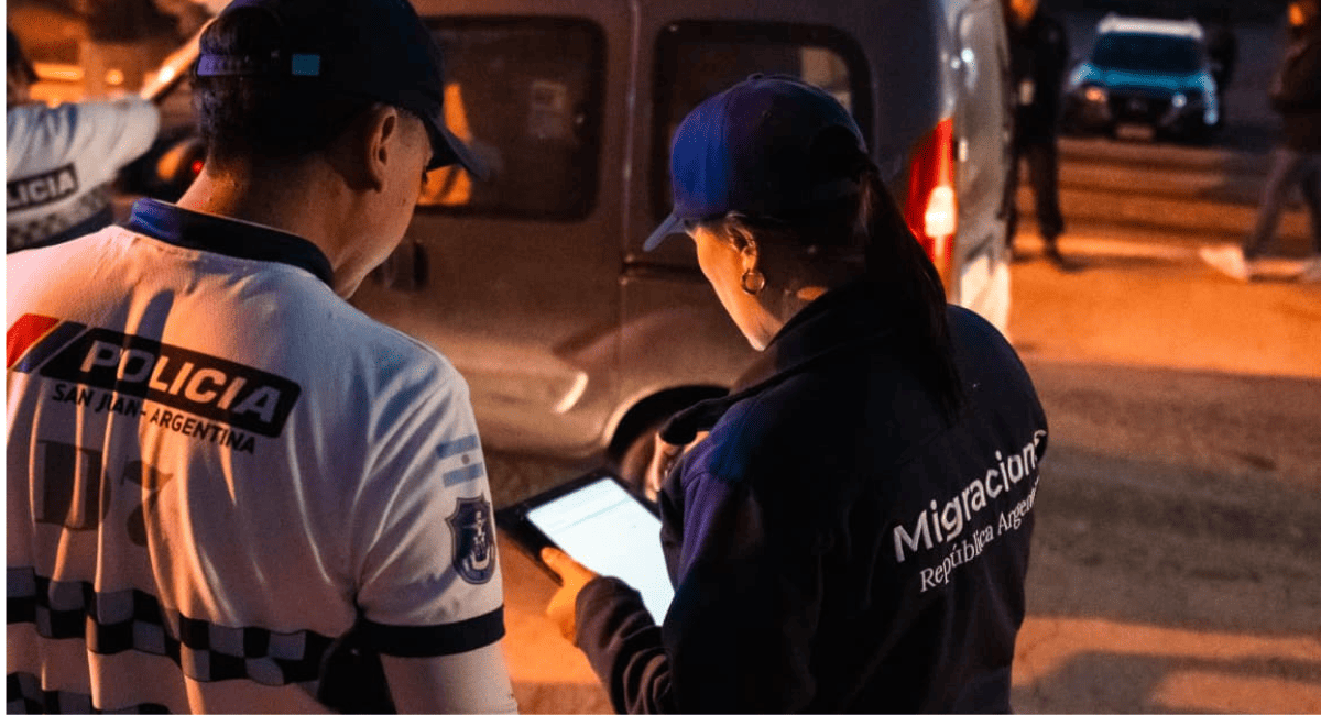 Seguridad y Migraciones desplegaron un operativo conjunto en el control interprovincial de San Carlos Seguridad y Migraciones desplegaron un operativo conjunto en el control interprovincial de San Carlos