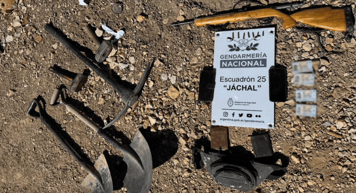 Identifican a los cuatro chilenos detenidos por extraer oro ilegalmente en San Juan. Identifican a los cuatro chilenos detenidos por extraer oro ilegalmente en San Juan.