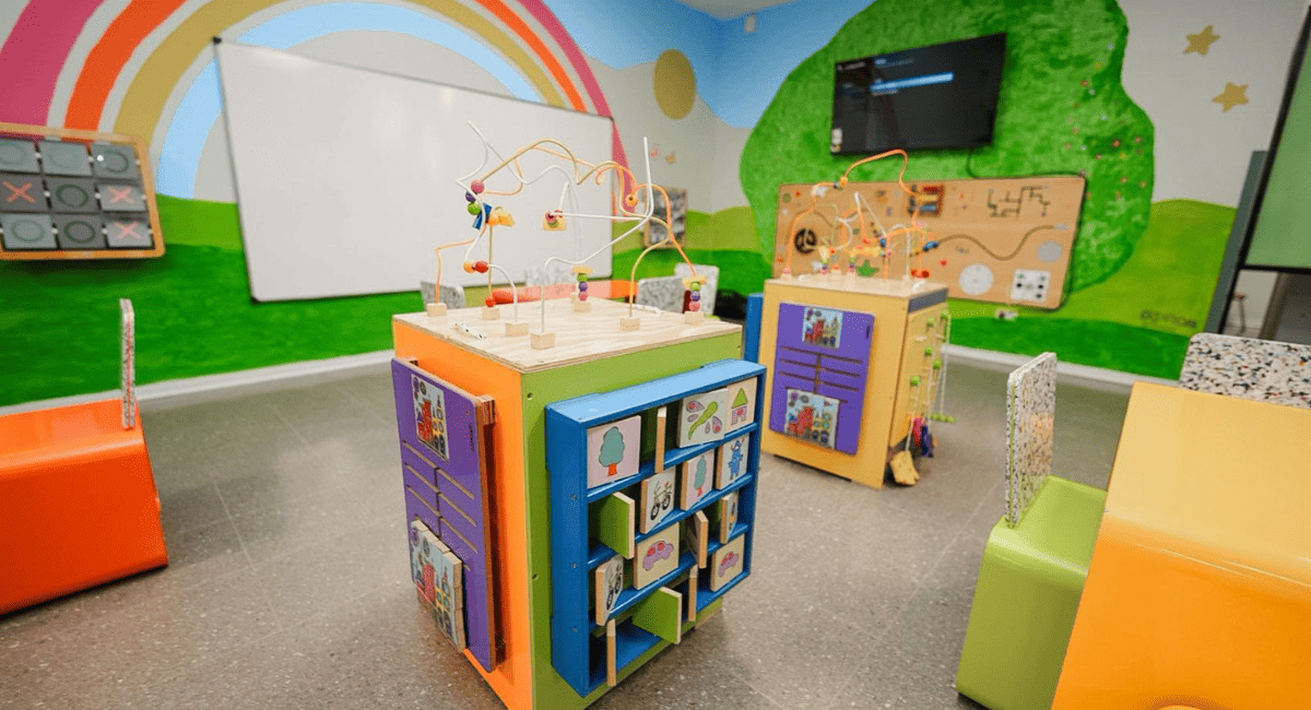 Orrego inauguró la nueva sala de espera oncológica del Hospital Rawson