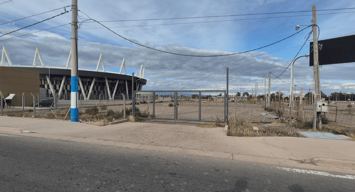 Detienen a dos personas por intentar robar cables en el Velódromo Vicente Chancay Detienen a dos personas por intentar robar cables en el Velódromo Vicente Chancay
