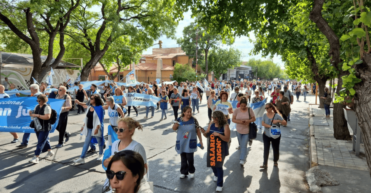 UDA detalló puntos y horarios de la movilización docente hacia el Centro Cívico.