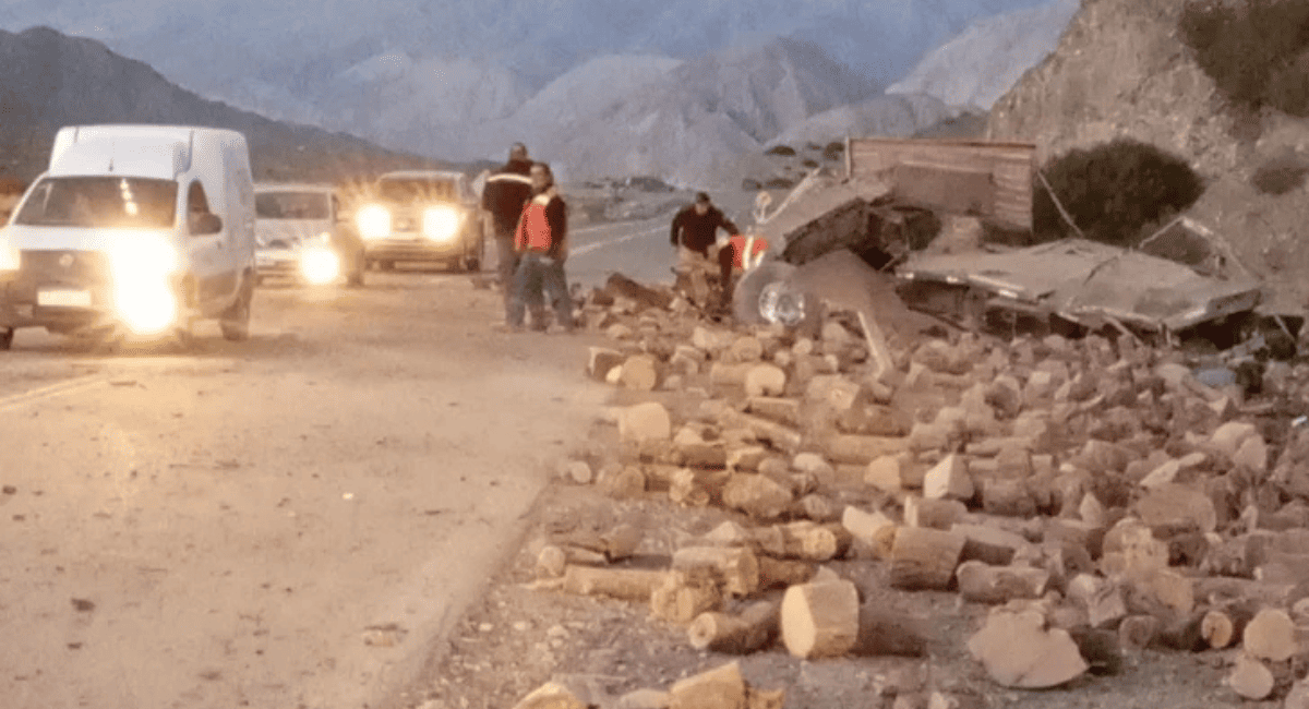 Calingasta: identificaron al conductor fallecido en el trágico vuelco de un camión en Ruta 414 Calingasta: identificaron al conductor fallecido en el trágico vuelco de un camión en Ruta 414
