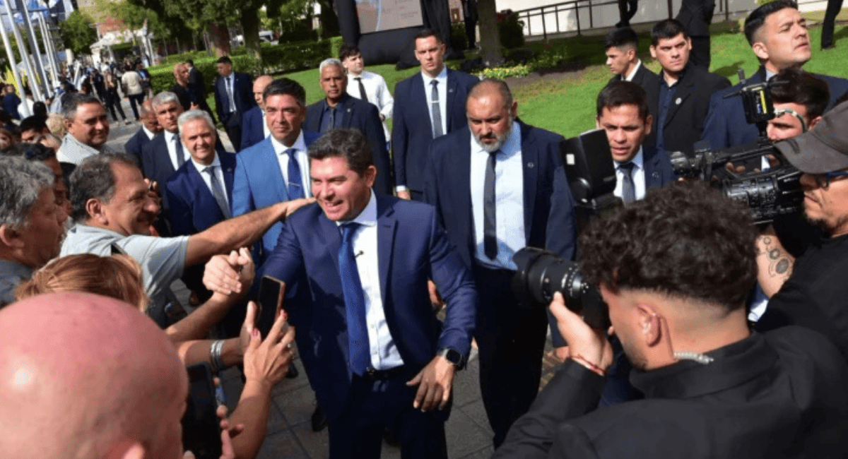 Orrego llegó a la Legislatura para brindar su discurso anual y destacó la tenacidad de los sanjuaninos Orrego llegó a la Legislatura para brindar su discurso anual y destacó la tenacidad de los sanjuaninos