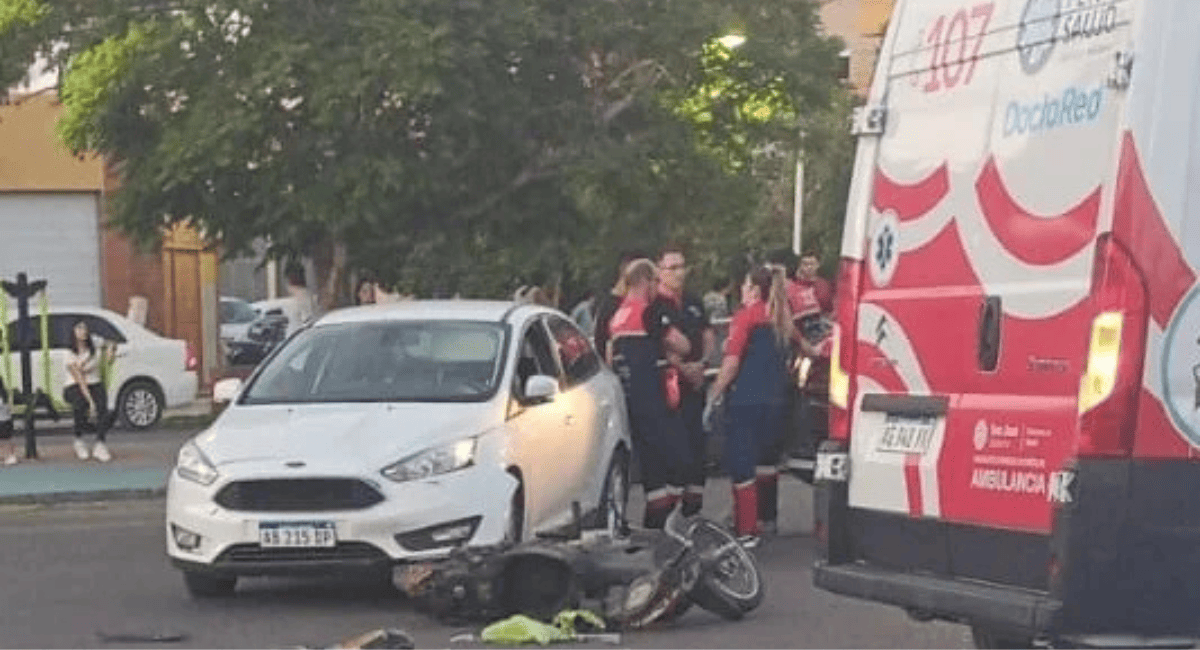 Rawson: un hombre de 74 años murió en un choque entre una moto y un auto Rawson: un hombre de 74 años murió en un choque entre una moto y un auto