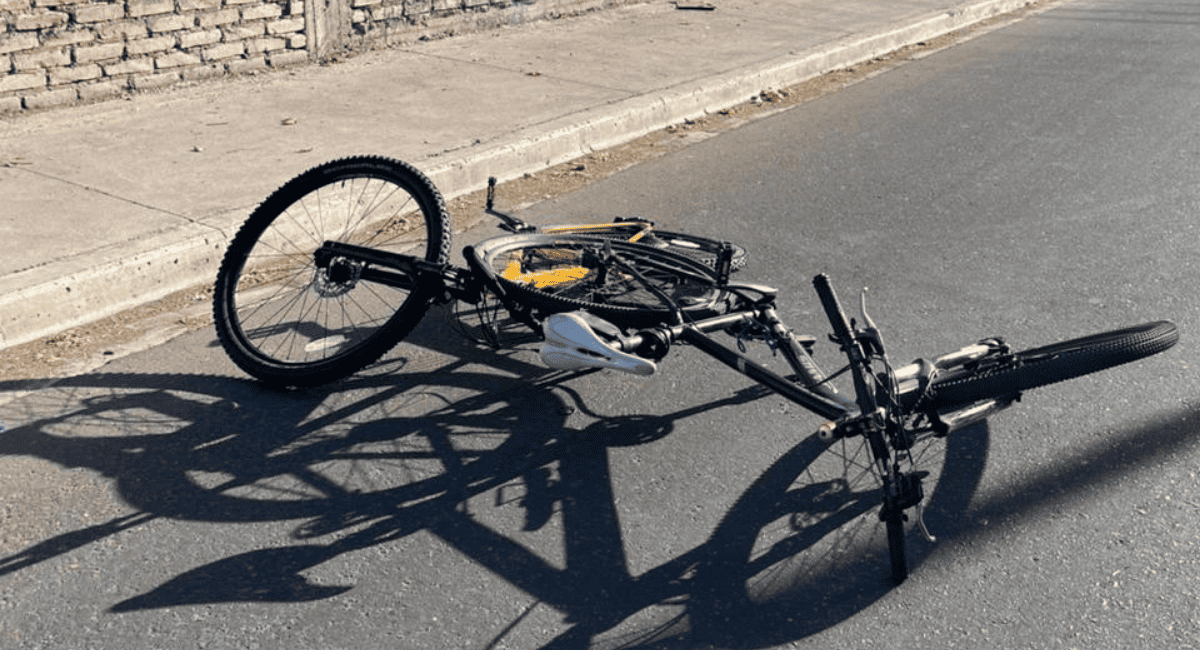 Fuerte choque entre una moto y una bicicleta en 25 de Mayo: un menor quedó gravemente herido Fuerte choque entre una moto y una bicicleta en 25 de Mayo: un menor quedó gravemente herido