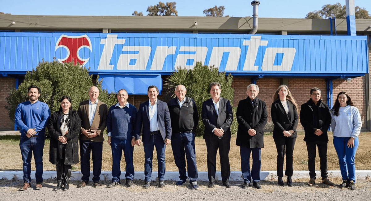 Marcelo Orrego visitó la planta de Taranto y ratificó el apoyo provincial a las inversiones privadas. Marcelo Orrego visitó la planta de Taranto y ratificó el apoyo provincial a las inversiones privadas.