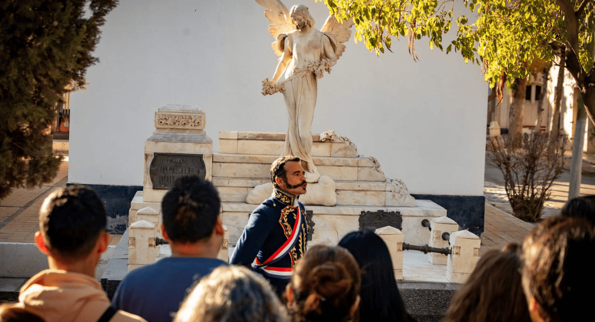 Historia, teatro y misterio: novedosa propuesta de necroturismo en el Cementerio de Capital. Historia, teatro y misterio: novedosa propuesta de necroturismo en el Cementerio de Capital.