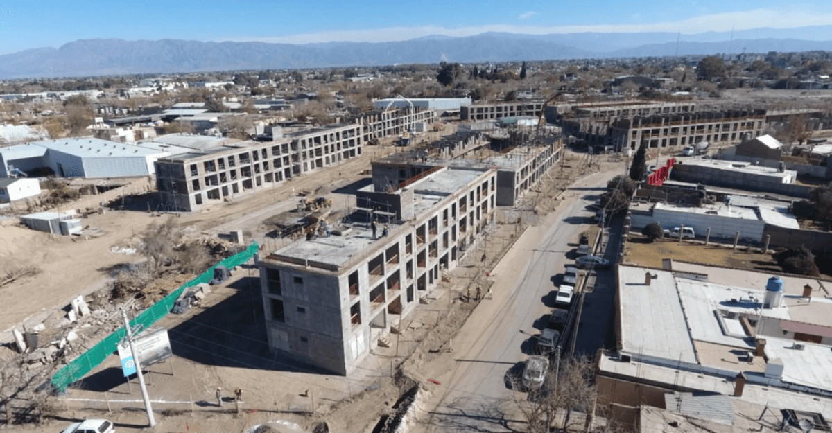 El IPV provincializará las obras Procrear La Ramada y La Nave y prevé entregar las primeras viviendas antes de fin de año. El IPV provincializará las obras Procrear La Ramada y La Nave y prevé entregar las primeras viviendas antes de fin de año.