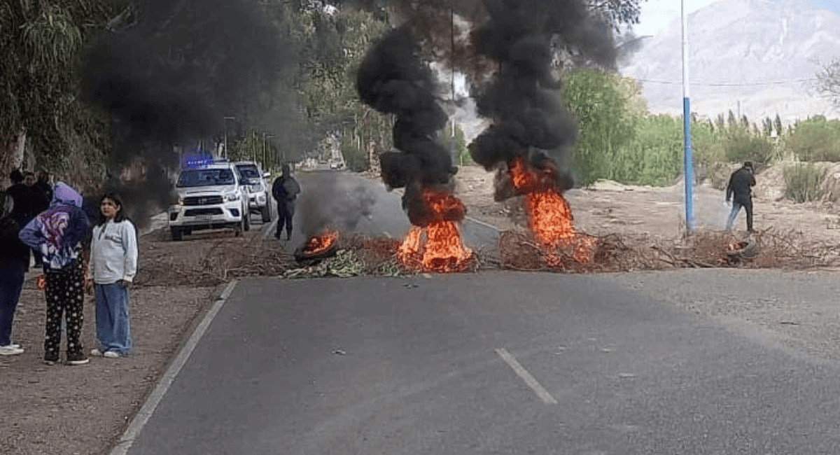 Sin energía desde el miércoles: vecinos de Las Piedritas II protestan y cortan Costa Canal Sin energía desde el miércoles: vecinos de Las Piedritas II protestan y cortan Costa Canal